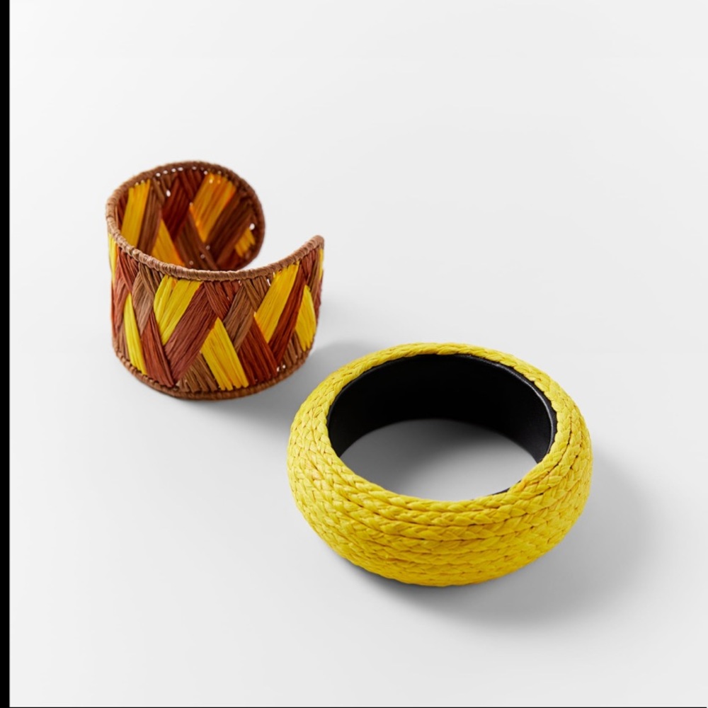 ZARA  RAFFIA PACK OF TWO COLORFUL BRACELETS.